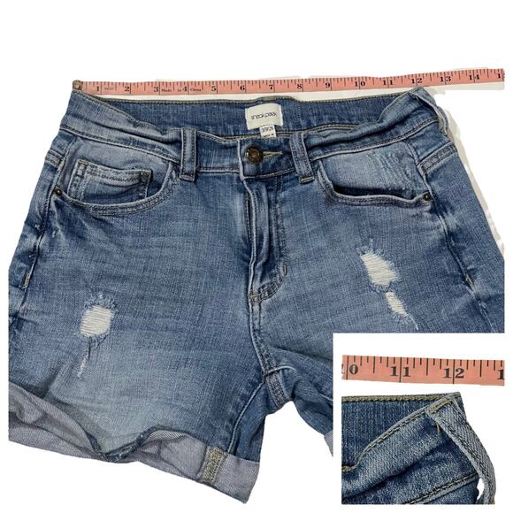 sneak peek mid-rise stretch cuffed denim shorts - blue - 3/W26 - Picture 3 of 12